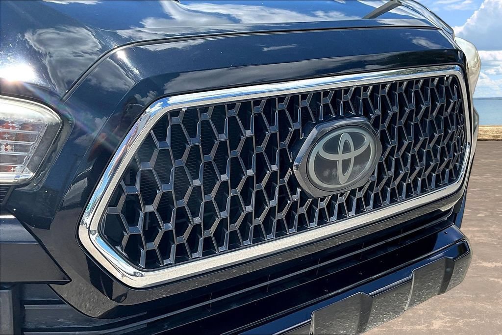 Used 2018 Toyota Tacoma TRD Sport w/ Technology Package AWD/4WD image 31