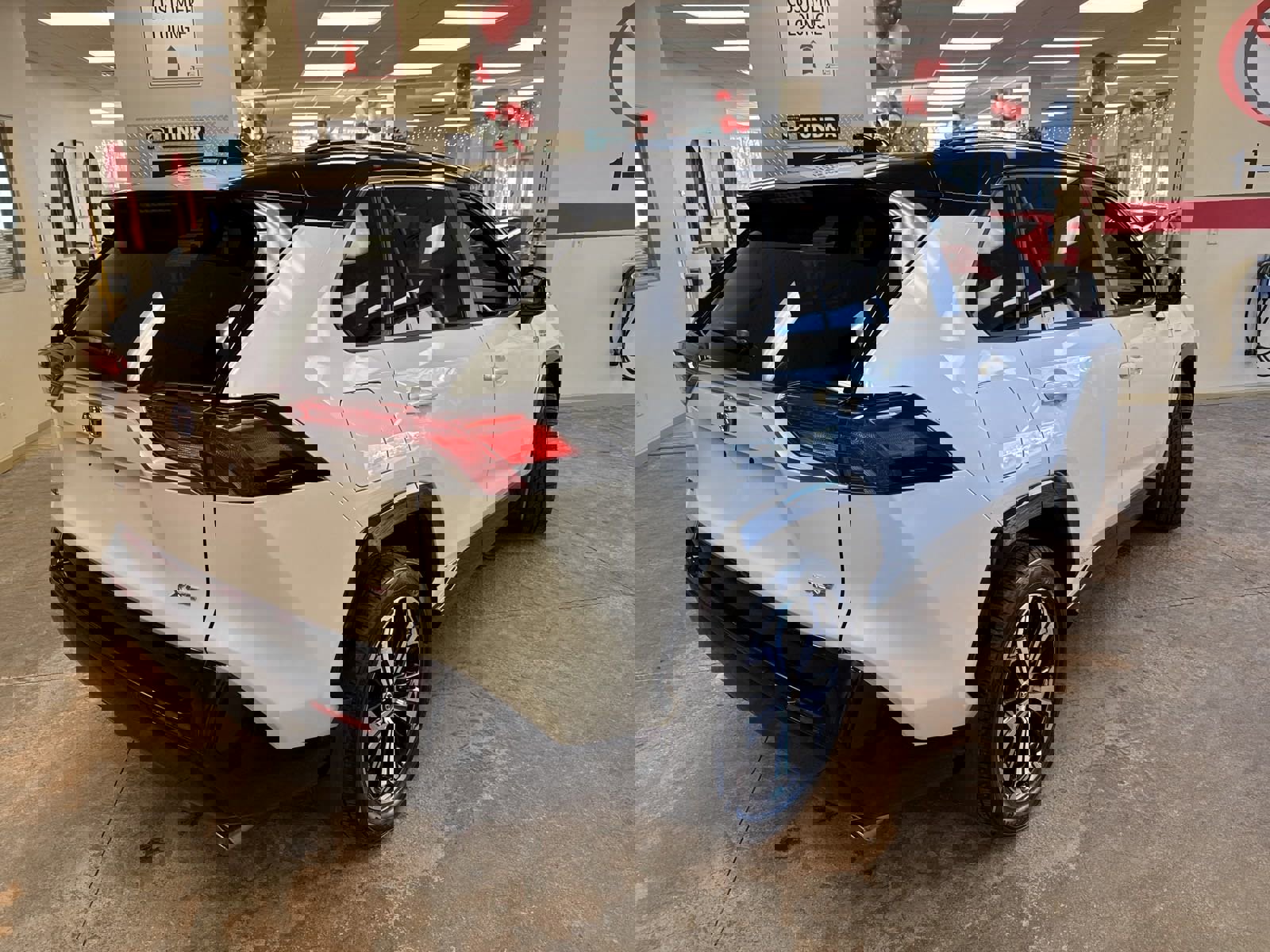 Used 2021 Toyota RAV4 XSE image 11