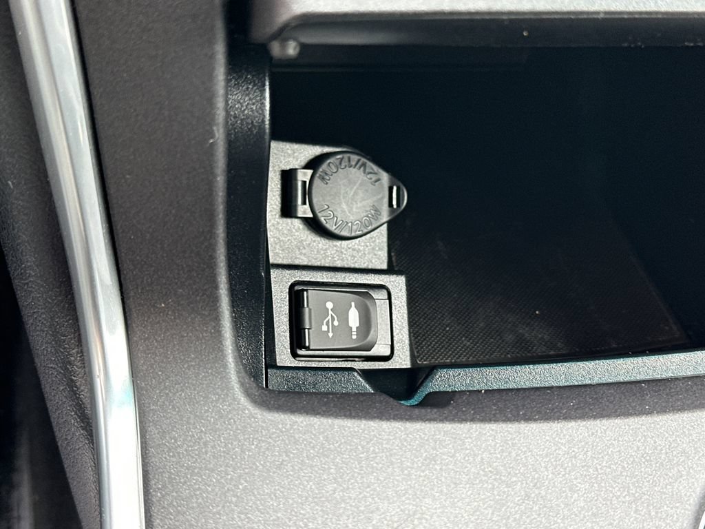 Used 2017 Toyota Camry SE FWD image 17
