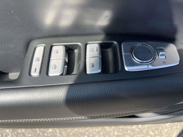 Used 2025 Genesis G70 2.5T AWD/4WD image 16