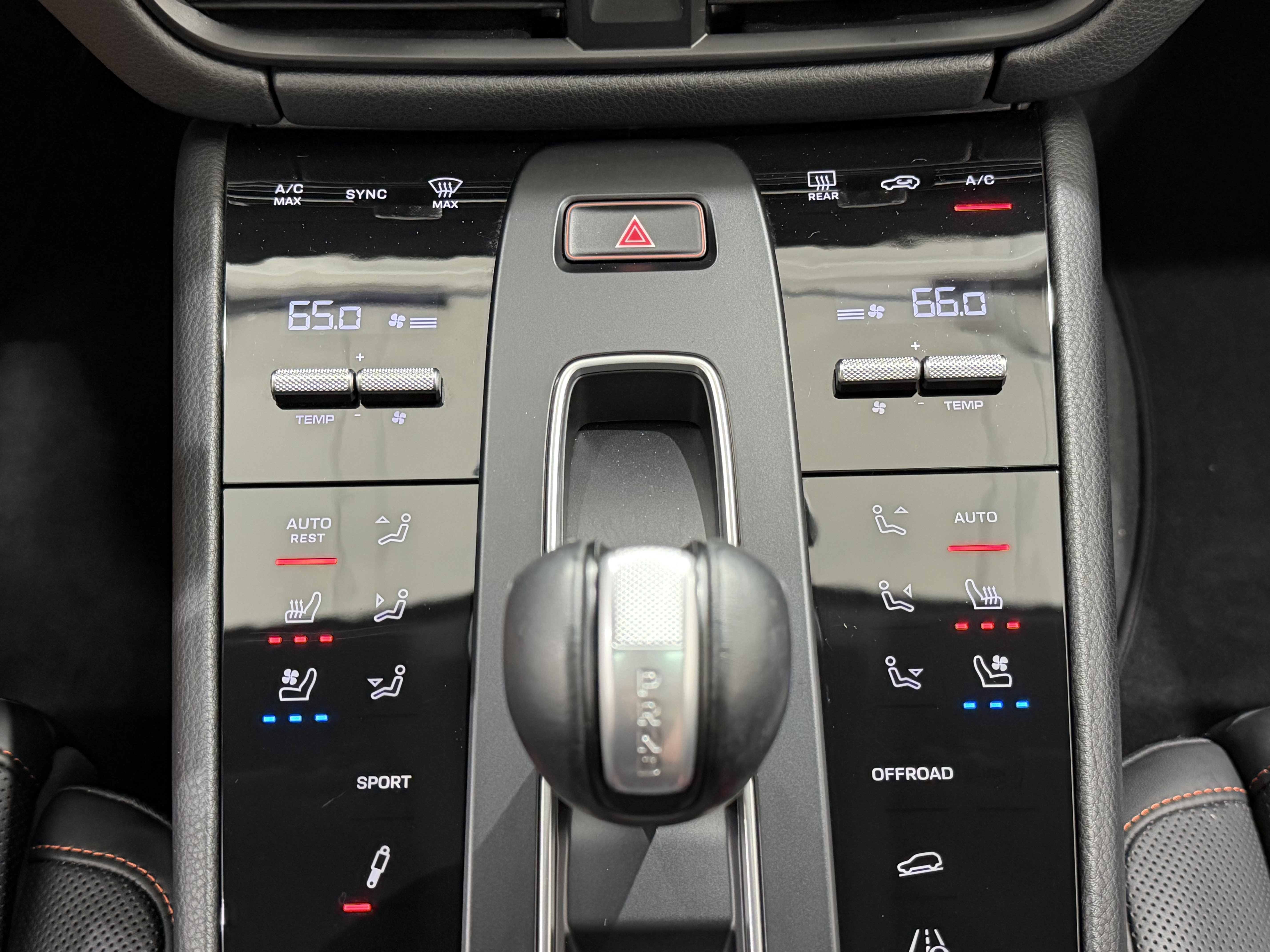 Certified 2024 Porsche Macan S AWD/4WD image 42