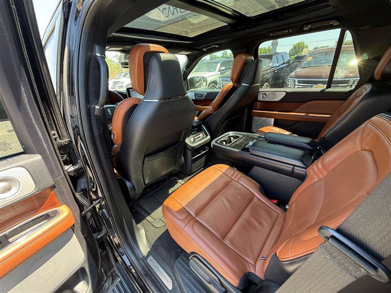 Used 2020 Lincoln Navigator Reserve w/ Luxury Package RWD image 21
