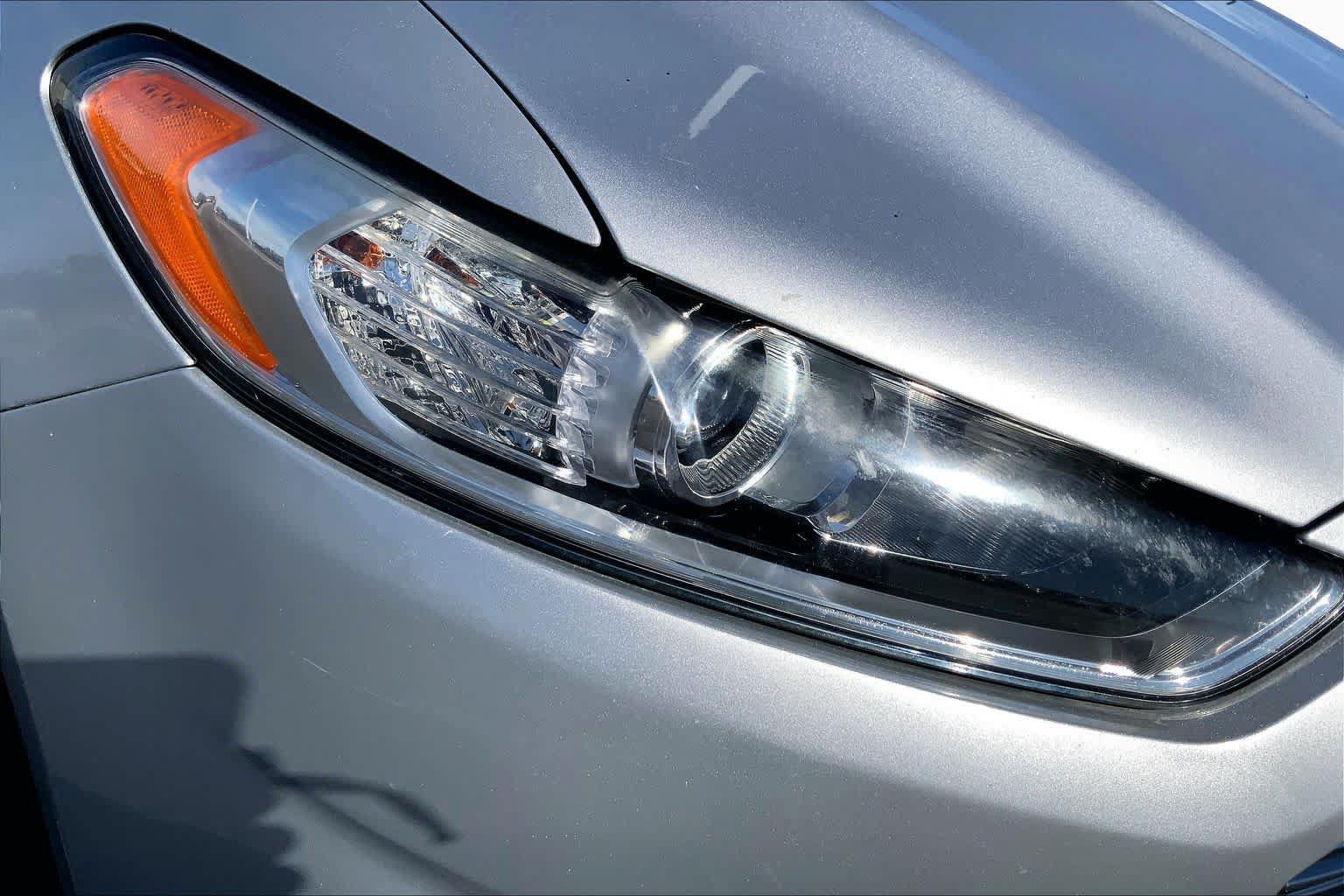 Used 2015 Ford Fusion SE FWD image 27