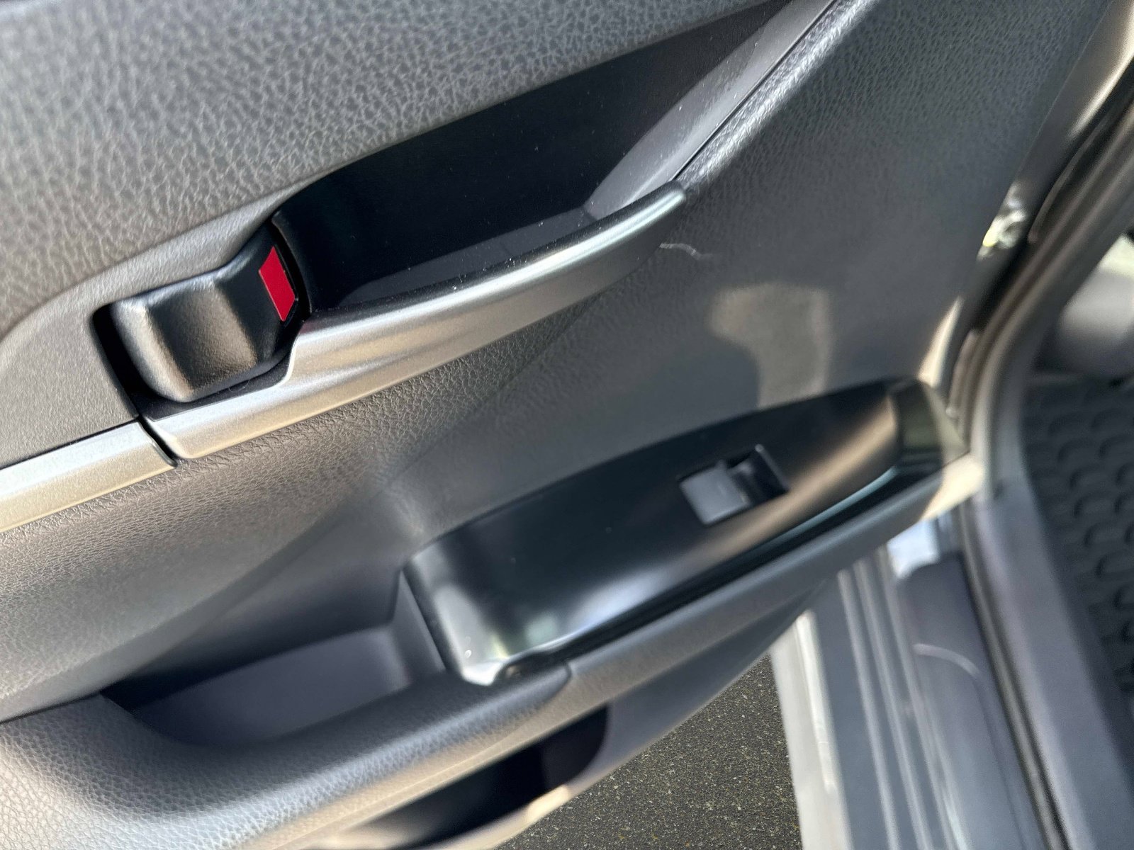 Used 2025 Toyota Camry SE w/ Multimedia Upgrade Package image 9