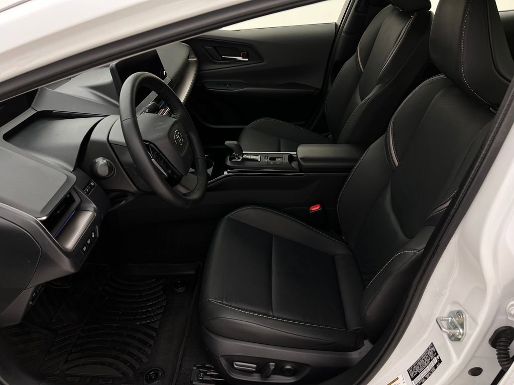 Used 2025 Toyota Prius XLE image 11