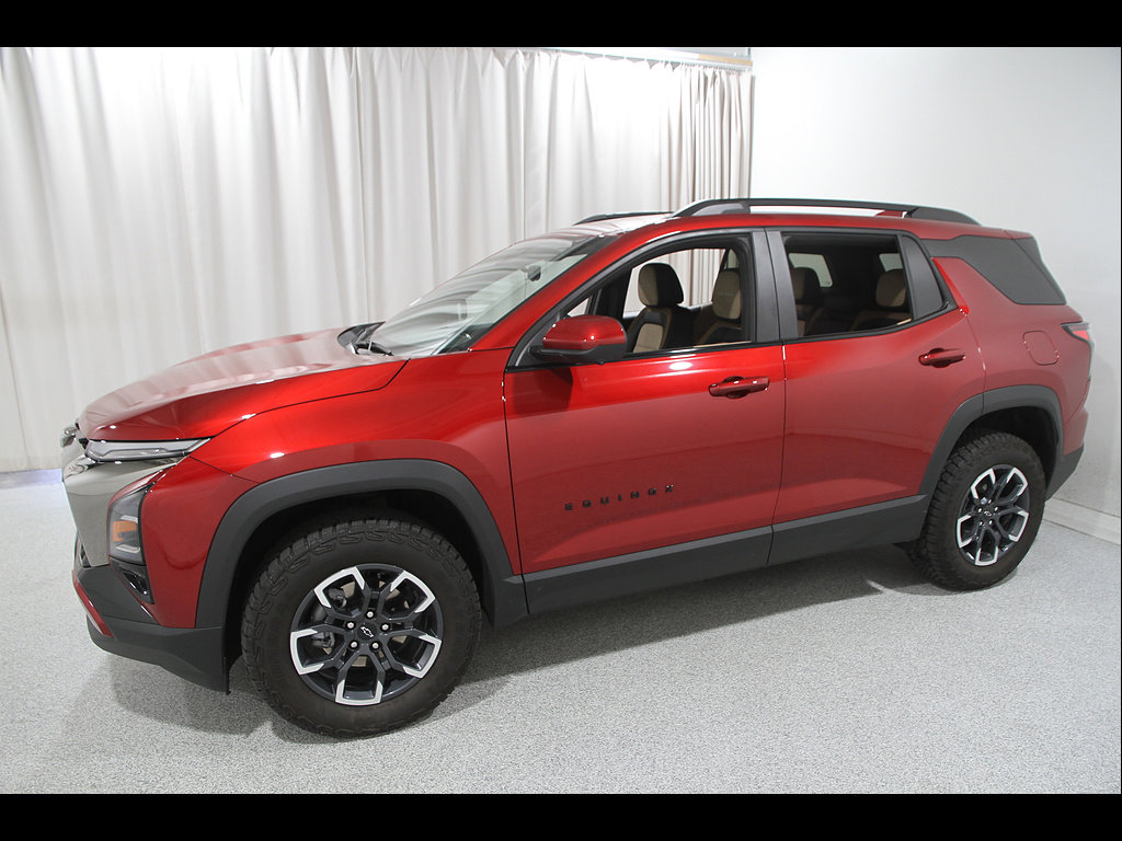 Used 2025 Chevrolet Equinox ACTIV w/ Safety and Technology Package FWD image 3