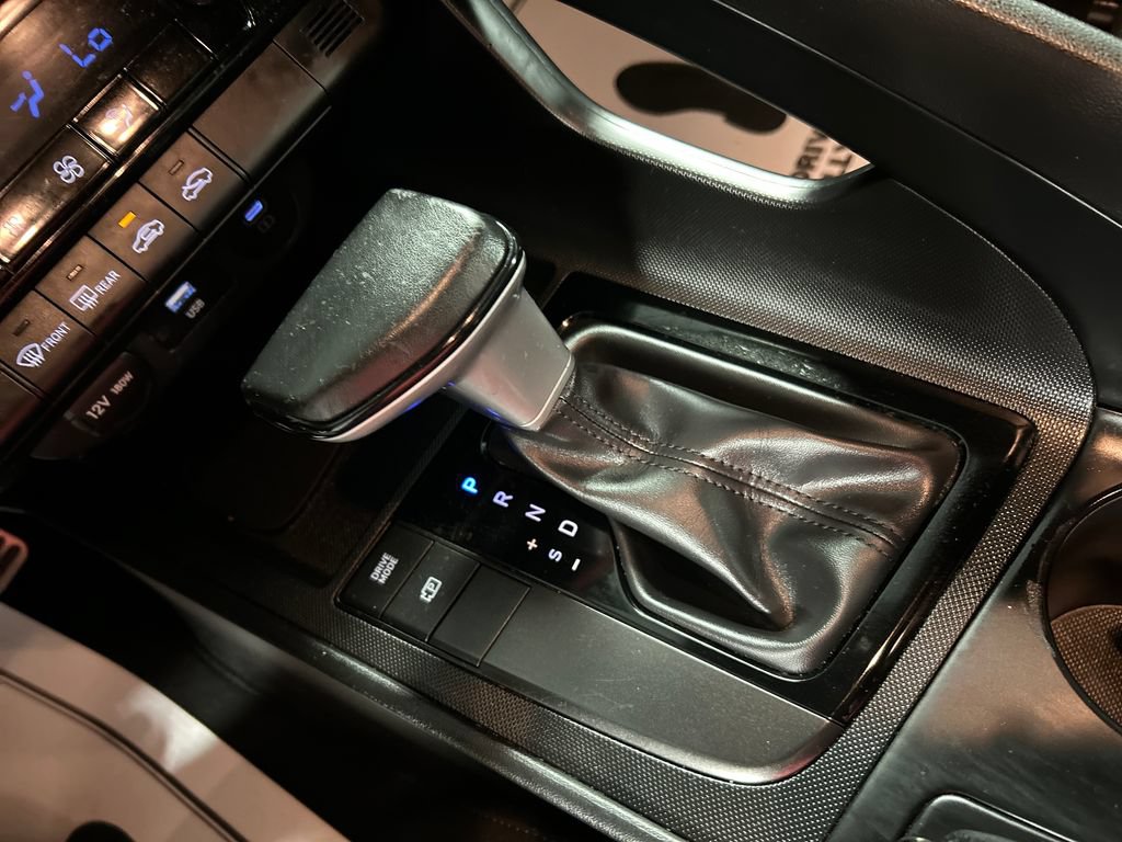 Used 2025 Hyundai Elantra Sport FWD image 18