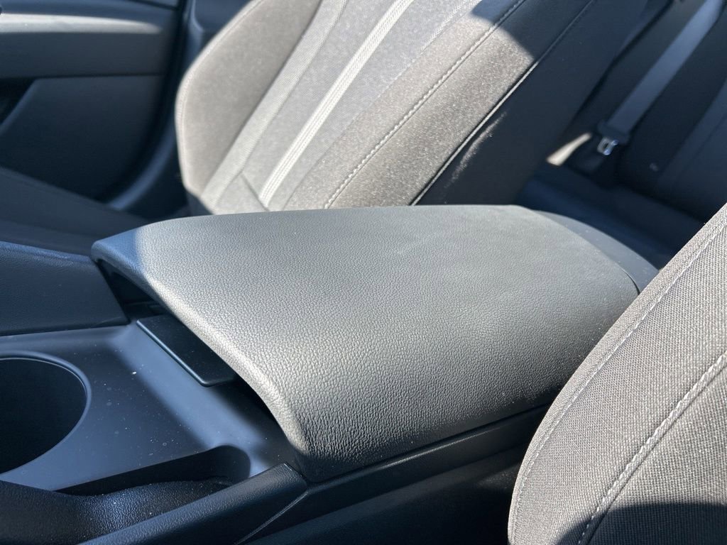 Used 2025 Hyundai Elantra SE image 35