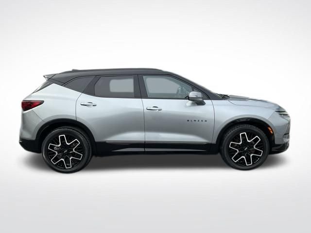 Certified 2023 Chevrolet Blazer RS w/ Driver Confidence II Package image 8