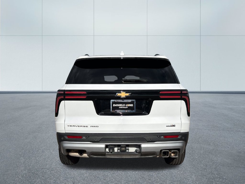 Used 2025 Chevrolet Traverse LT AWD/4WD image 4
