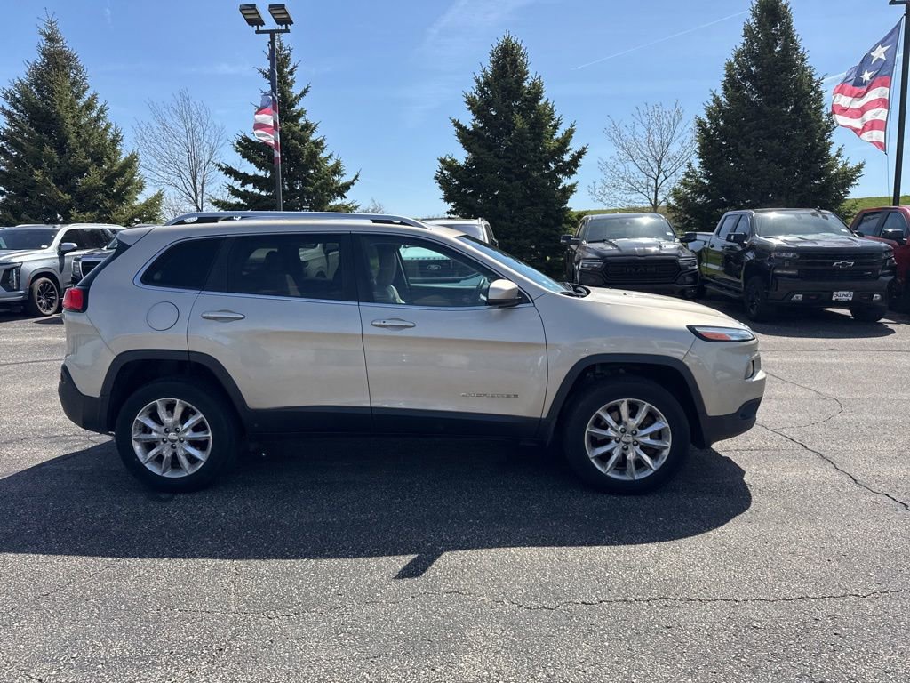 Used 2015 Jeep Cherokee Limited w/ Luxury Group AWD/4WD image 7