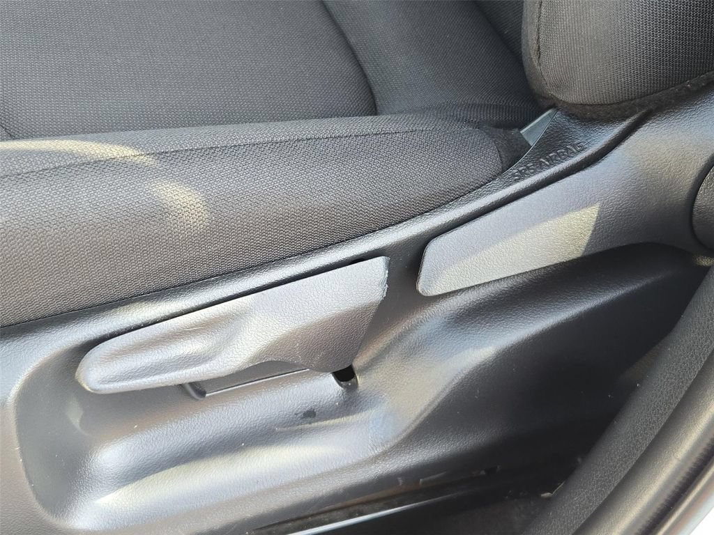 Used 2026 Toyota Corolla Cross LE FWD image 34