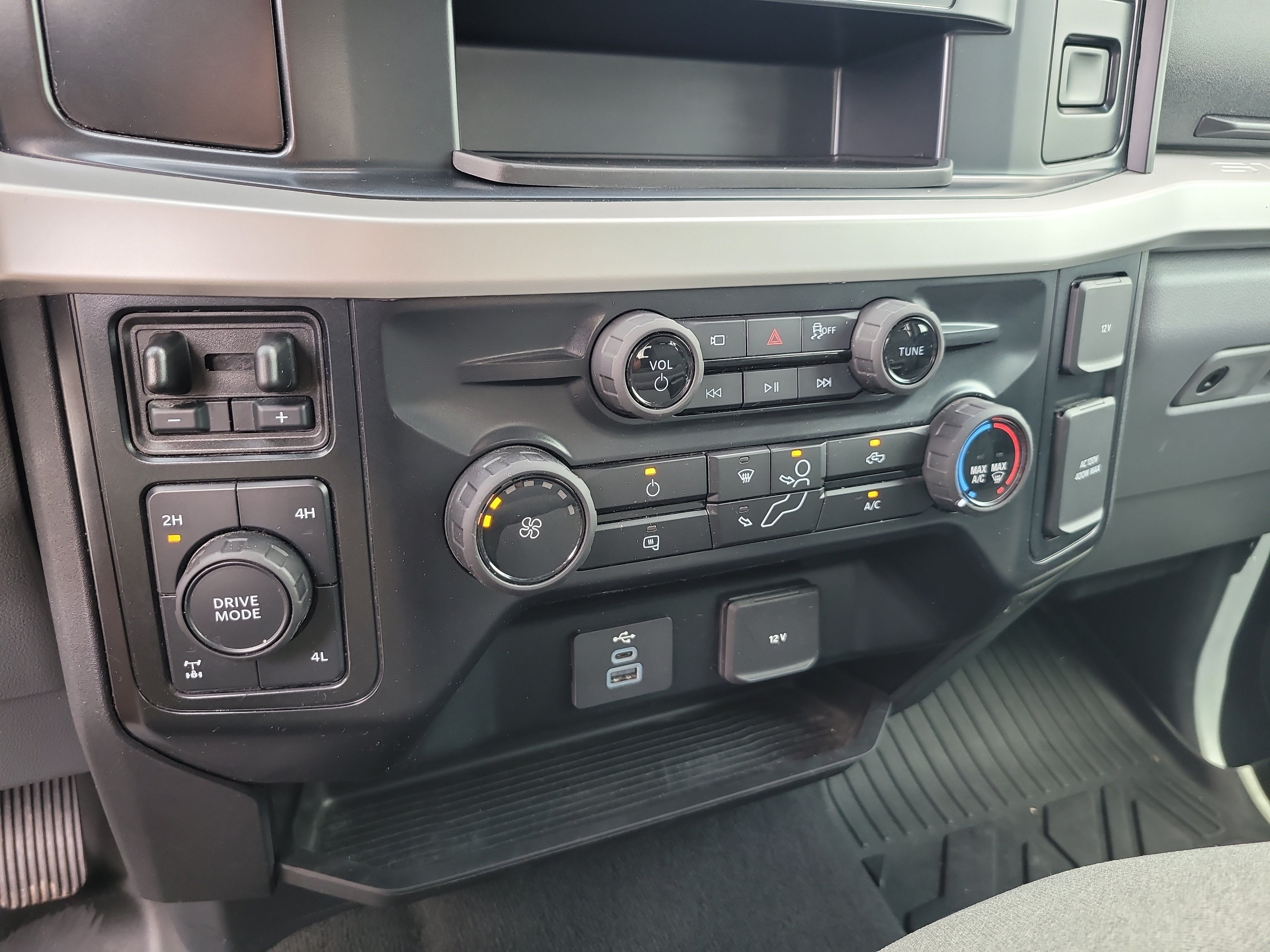 Used 2025 Ford F250 XLT w/ 360-Degree Camera Package AWD/4WD image 23