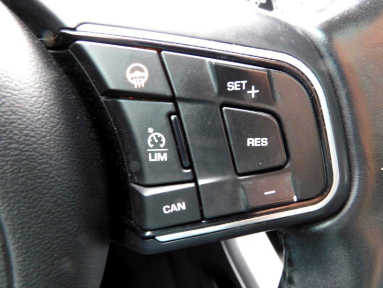 Used 2017 Jaguar F-PACE image 21