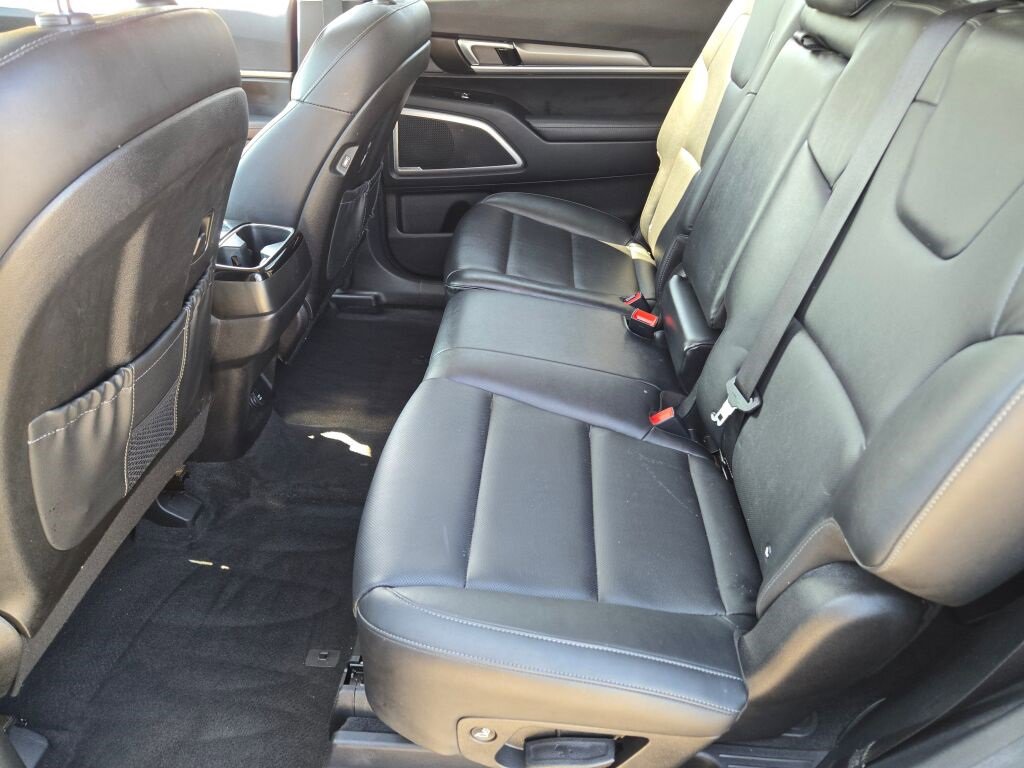 Used 2022 Kia Telluride LX image 16