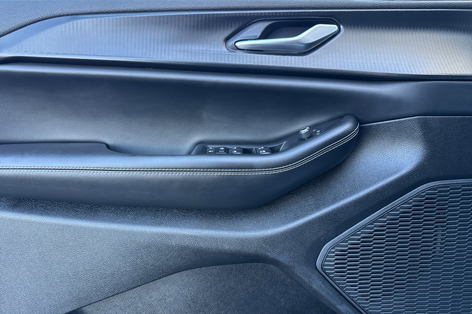 Used 2023 Jeep Grand Cherokee L Laredo image 11