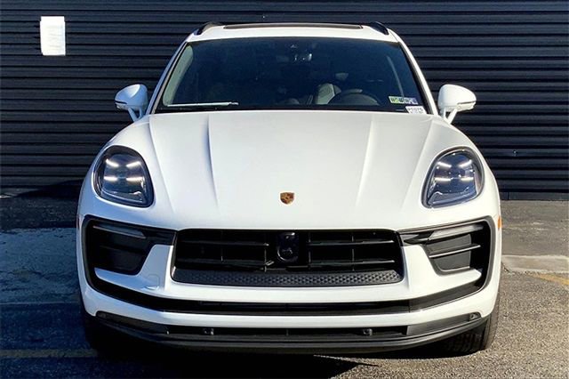 Certified 2026 Porsche Macan AWD/4WD image 13