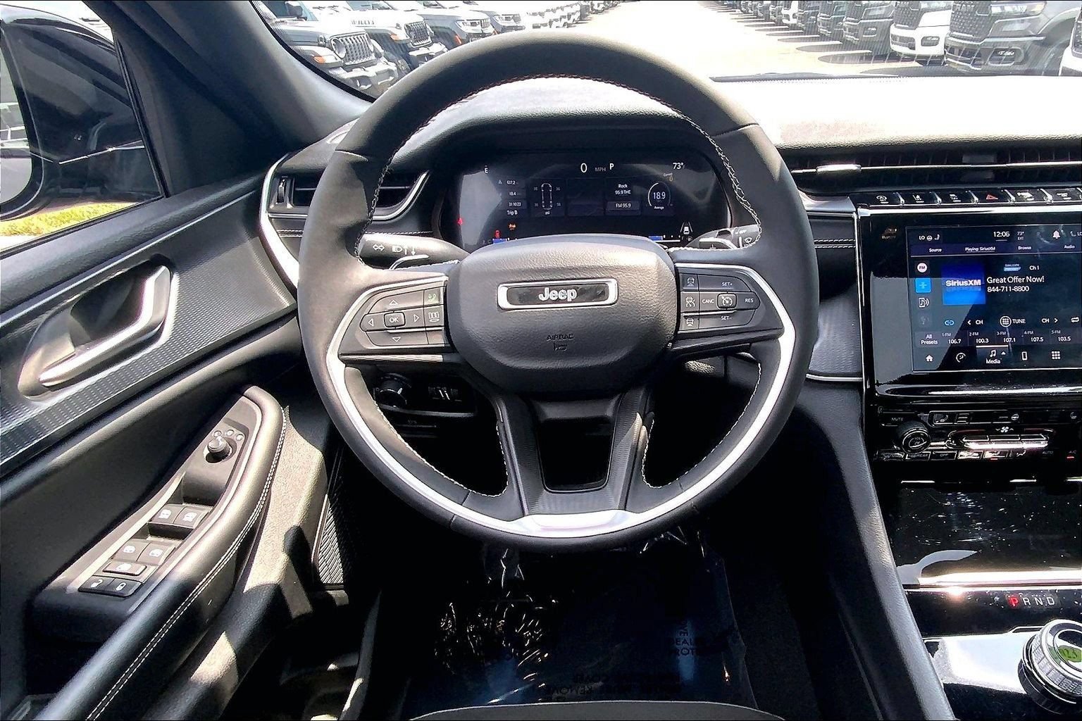 Used 2023 Jeep Grand Cherokee Altitude AWD/4WD image 5