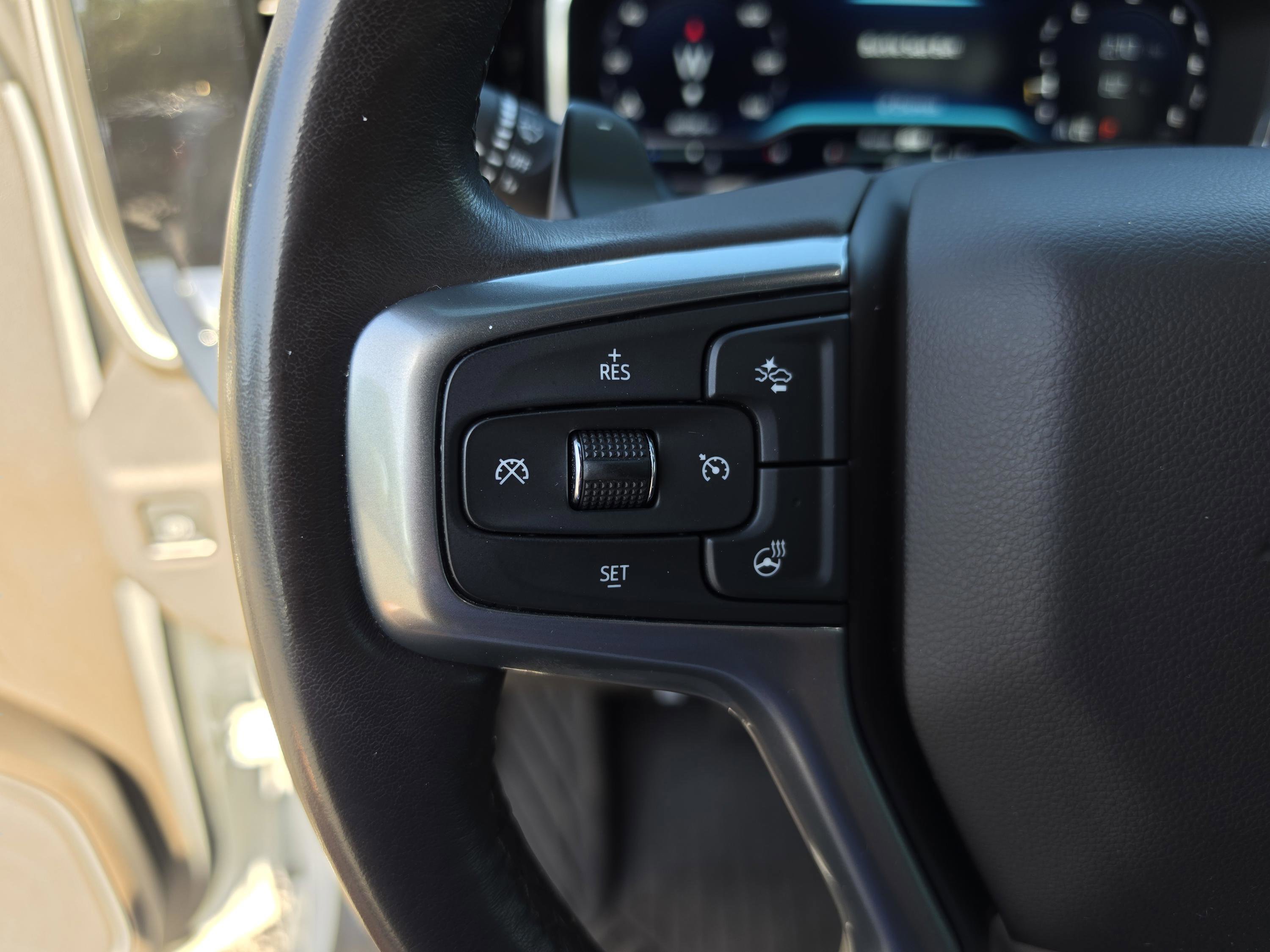 Used 2022 Chevrolet Silverado 1500 LTZ AWD/4WD image 31