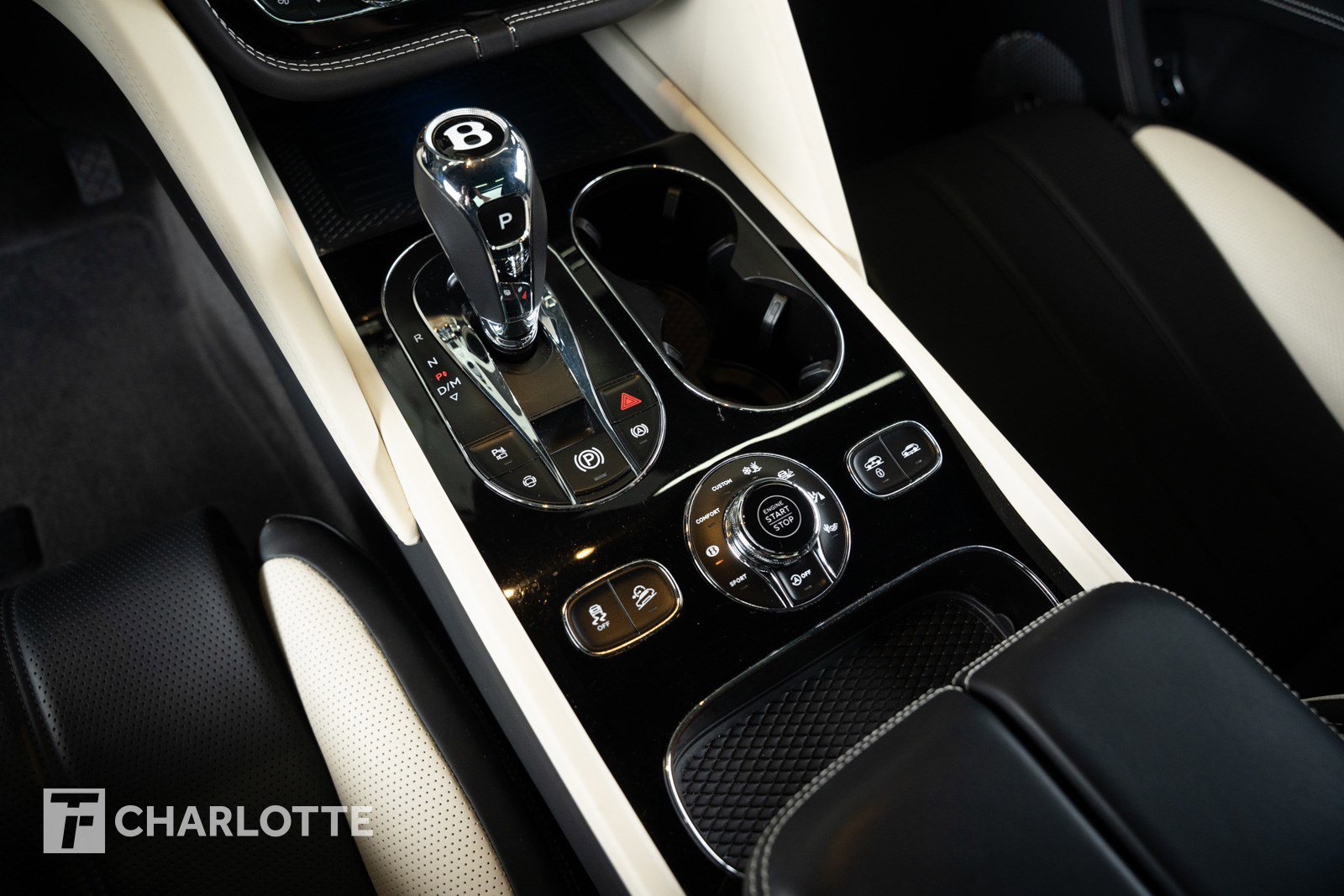 Used 2024 Bentley Bentayga image 27