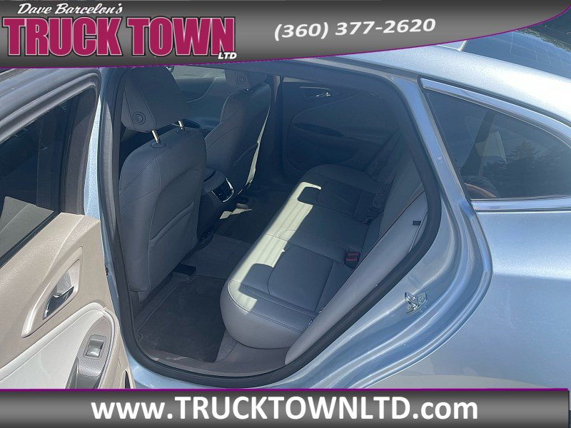 Used 2017 Chevrolet Malibu LT w/ Leather Package FWD image 10