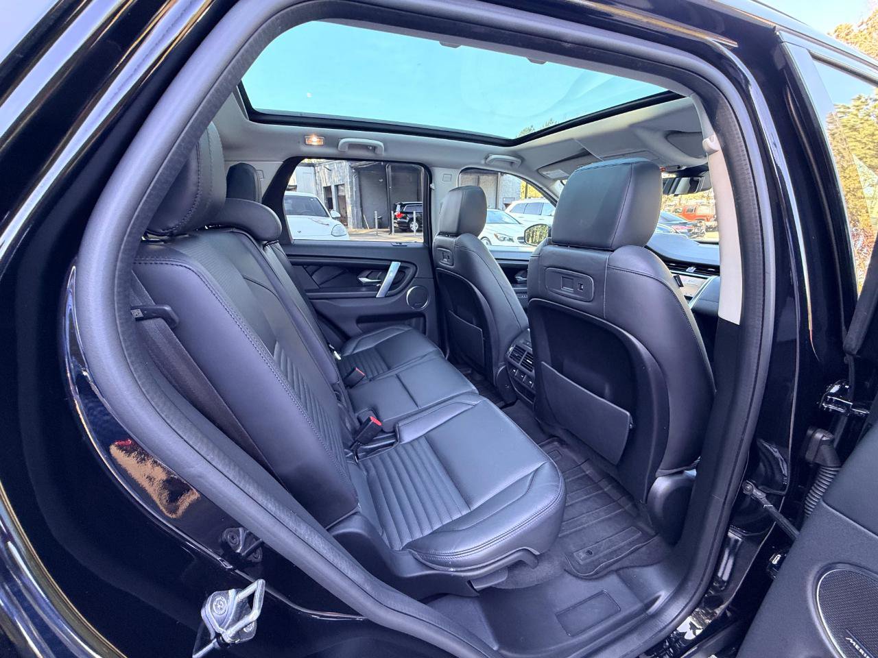 Used 2020 Land Rover Discovery Sport SE image 14