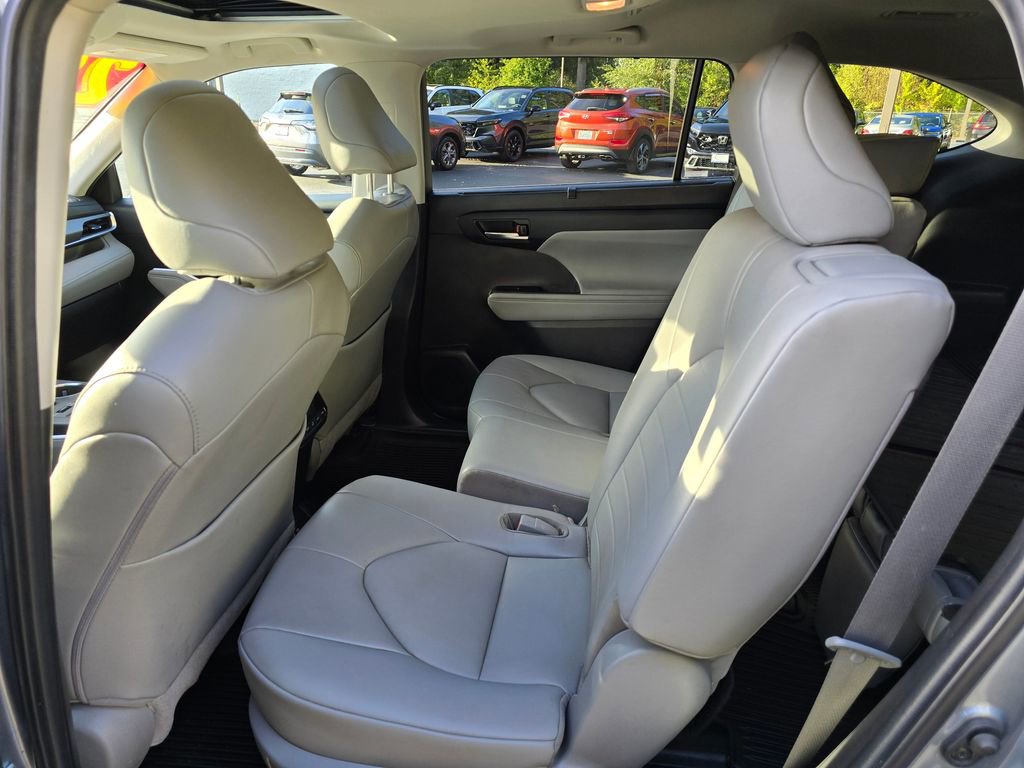 Used 2022 Toyota Highlander XLE image 10