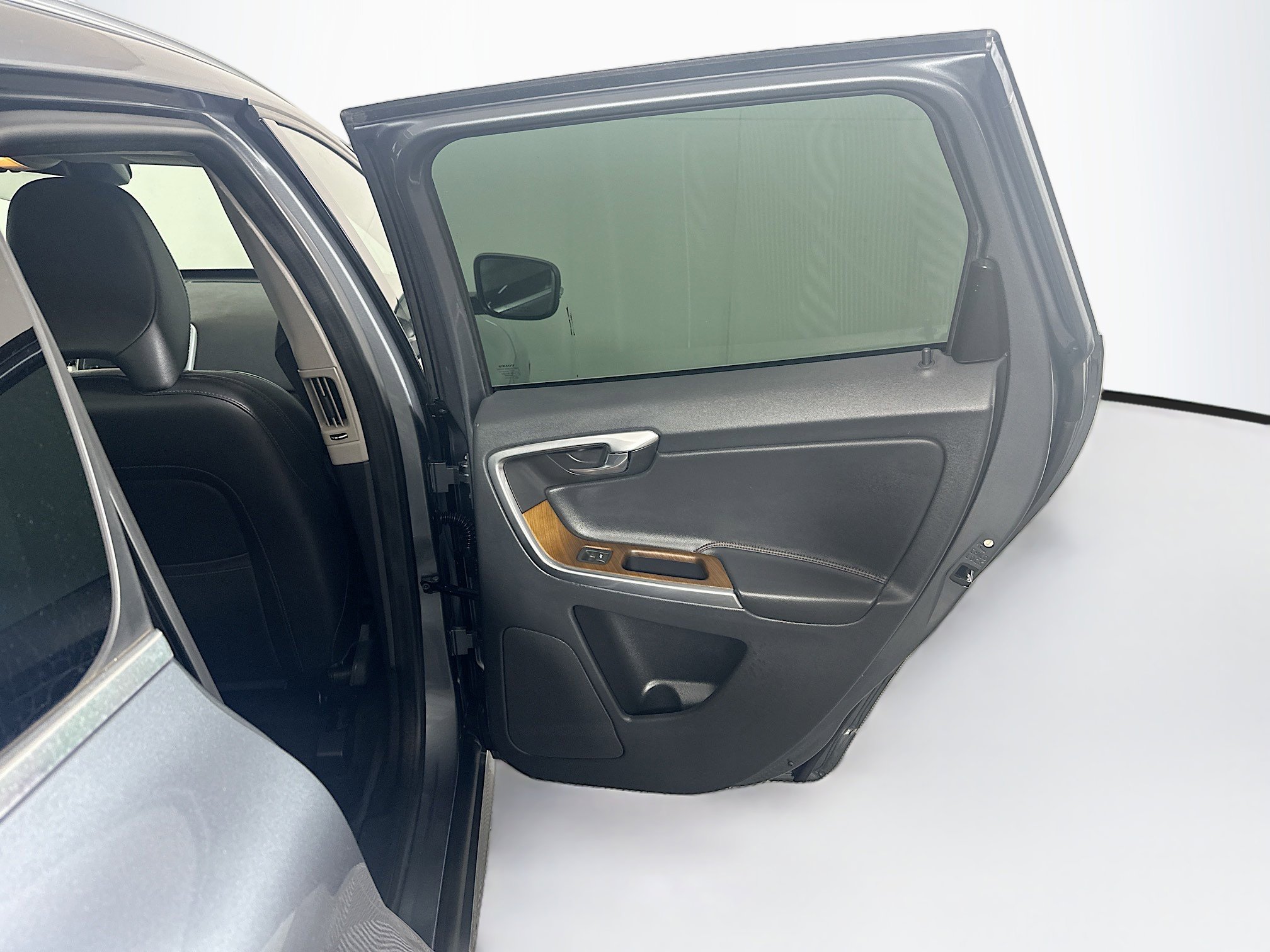 Used 2017 Volvo XC60 T5 Inscription FWD image 32