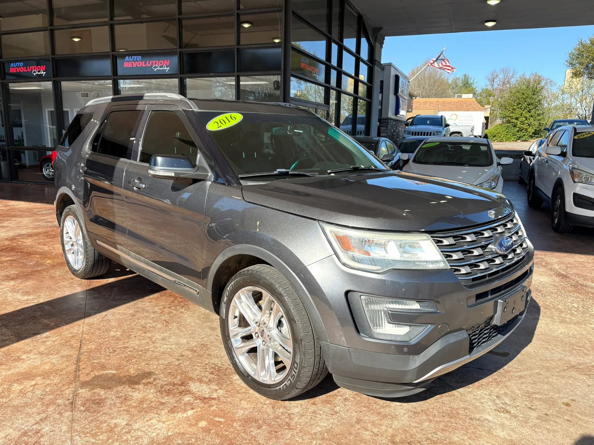 Used 2016 Ford Explorer XLT w/ Equipment Group 202A AWD/4WD image 1