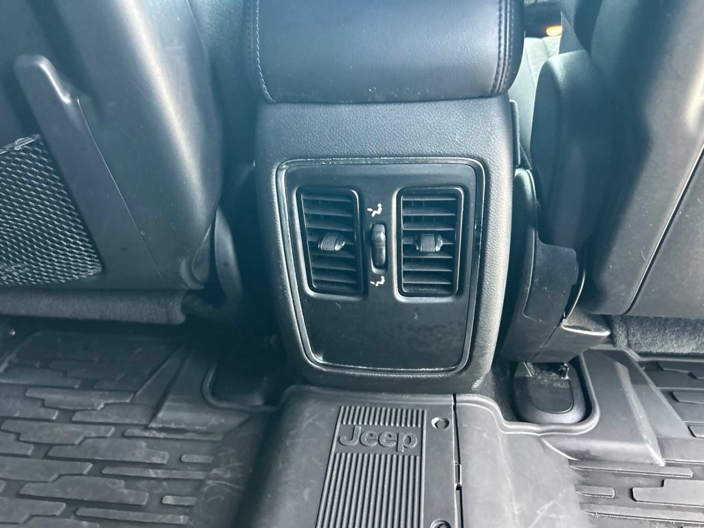 Used 2021 Jeep Grand Cherokee Laredo RWD image 27