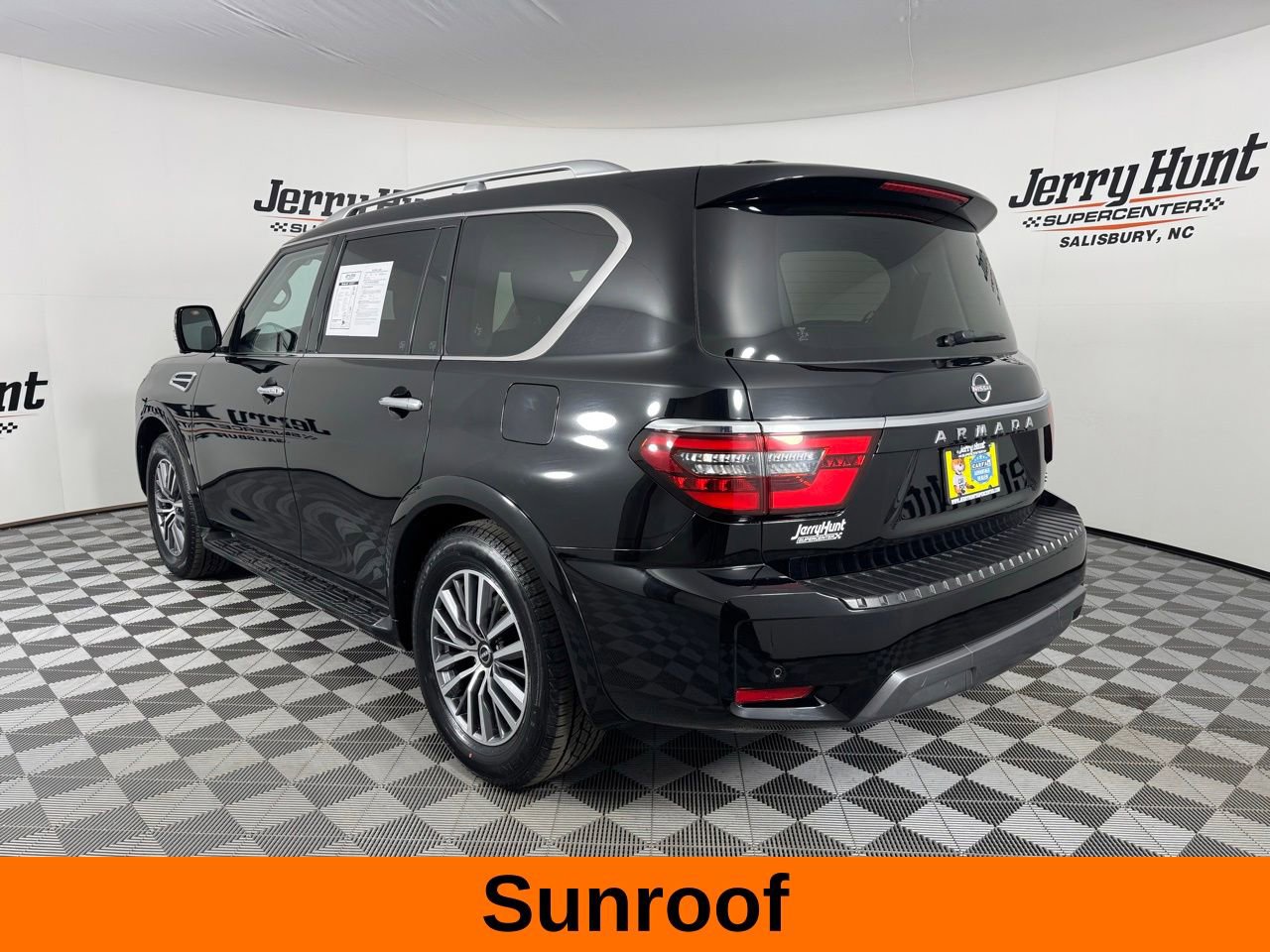 Used 2024 Nissan Armada SL w/ Captain's Chairs Package image 8