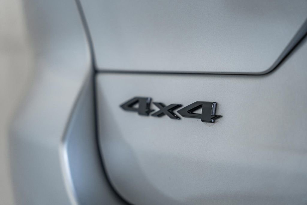 New 2025 Jeep Grand Cherokee Altitude image 7