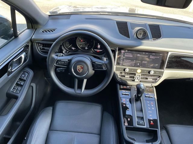 Certified 2025 Porsche Macan image 5
