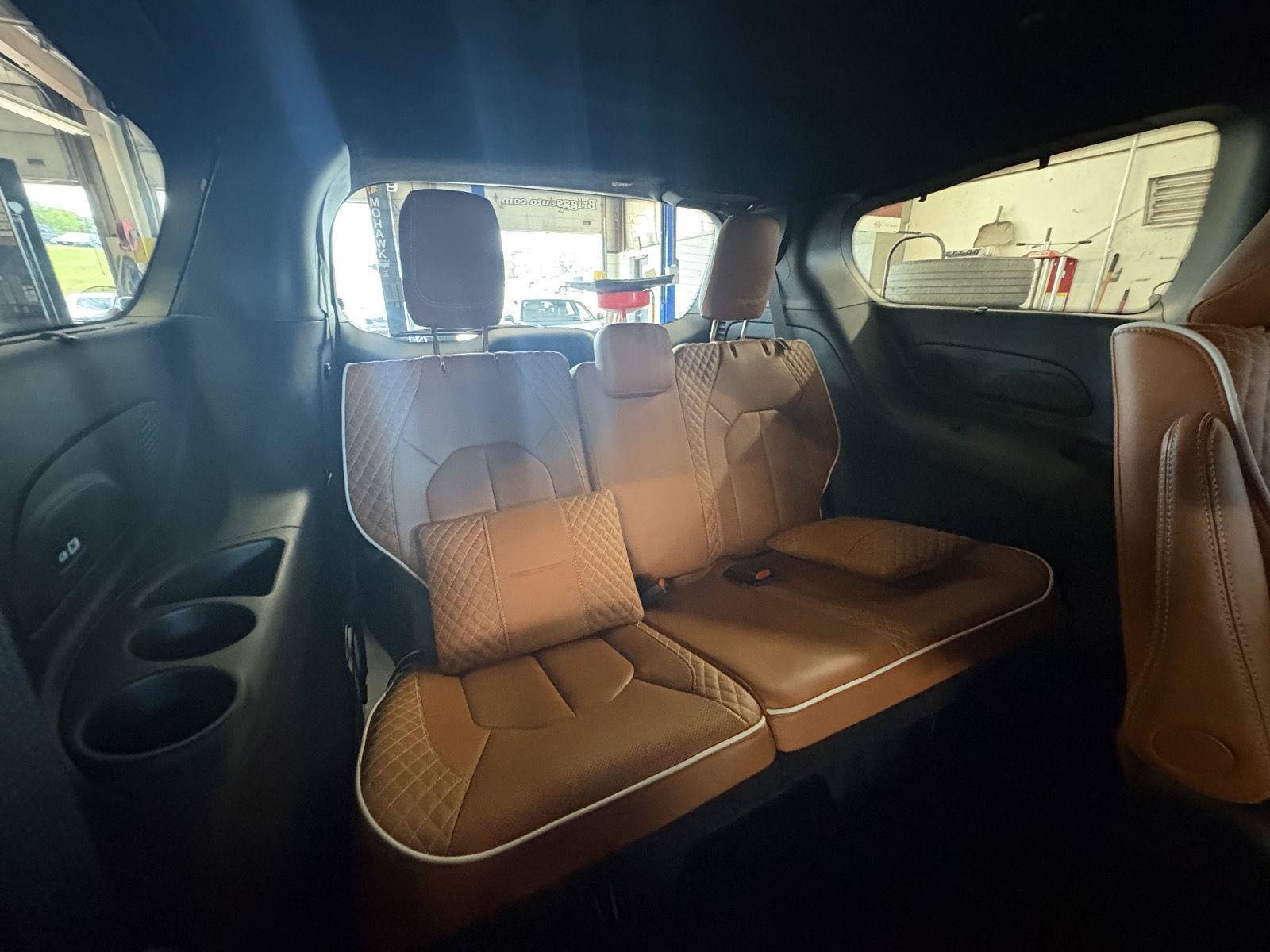 Used 2024 Chrysler Pacifica Pinnacle FWD image 18