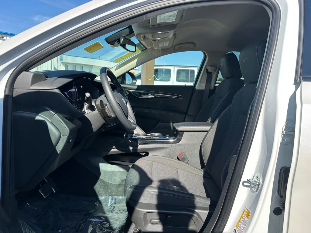 Used 2023 Buick Envision Preferred w/ Sport Touring Package AWD/4WD image 23