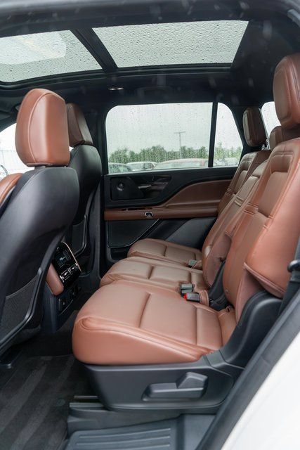 Used 2025 Lincoln Aviator Reserve w/ Illumination Package AWD/4WD image 12