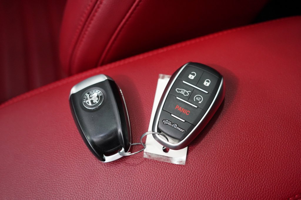 Used 2024 Alfa Romeo Stelvio Veloce AWD/4WD image 37