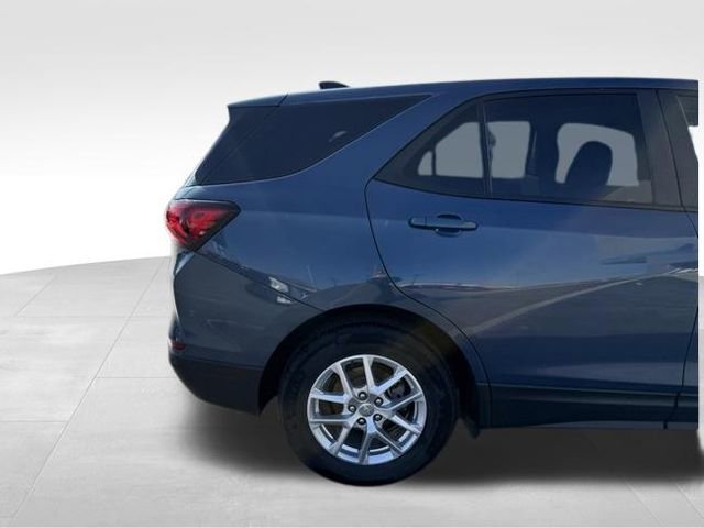 Used 2024 Chevrolet Equinox LS w/ LS Convenience Package image 4