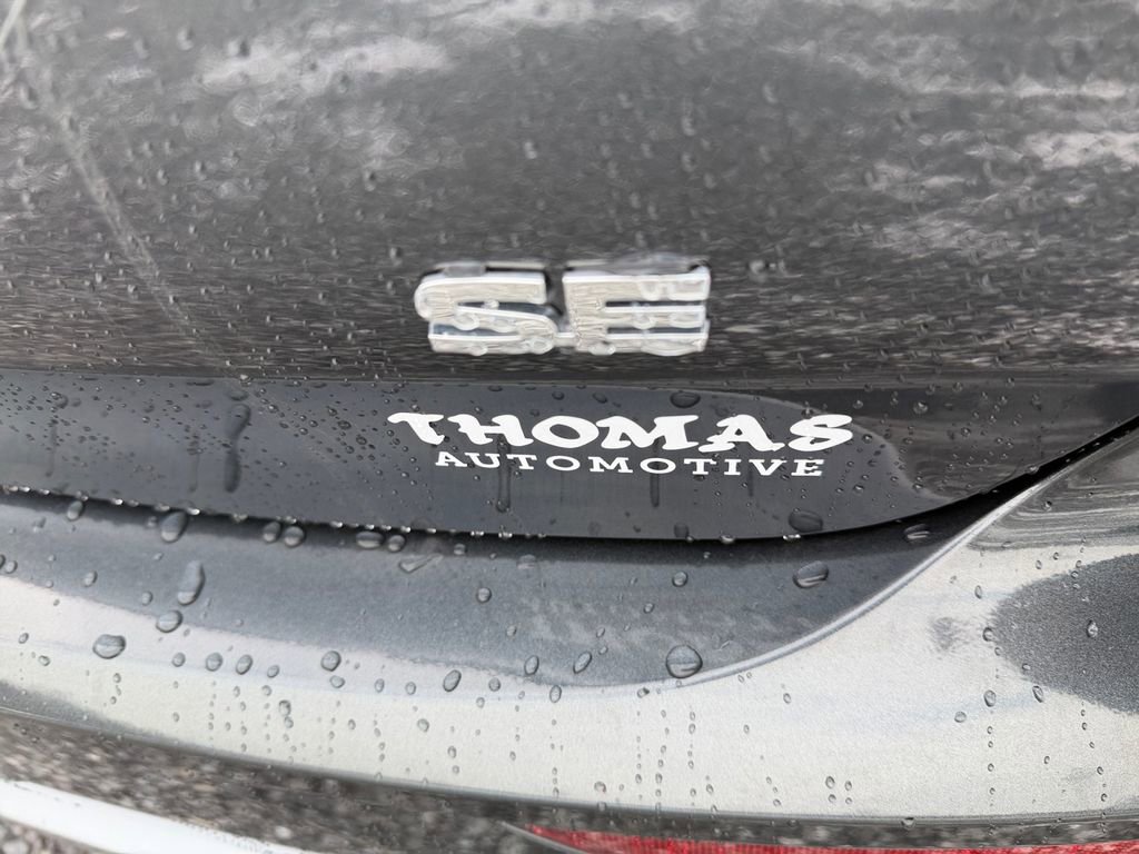 Used 2025 Mitsubishi Outlander SE image 12