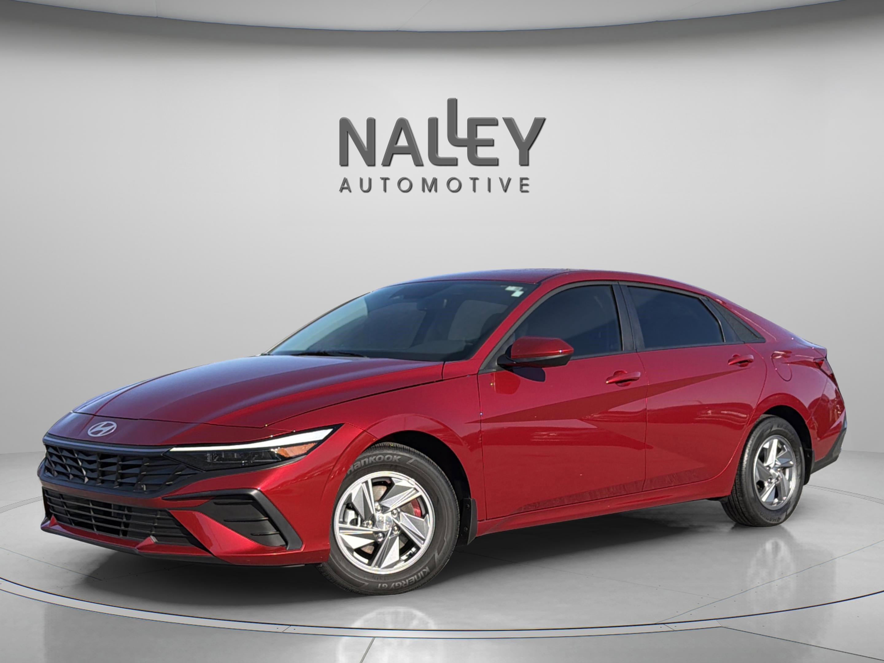 Used 2025 Hyundai Elantra SE image 1