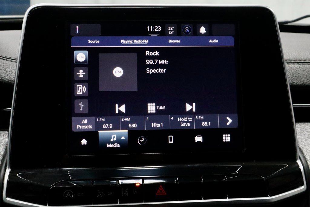 Used 2025 Jeep Compass Latitude image 4