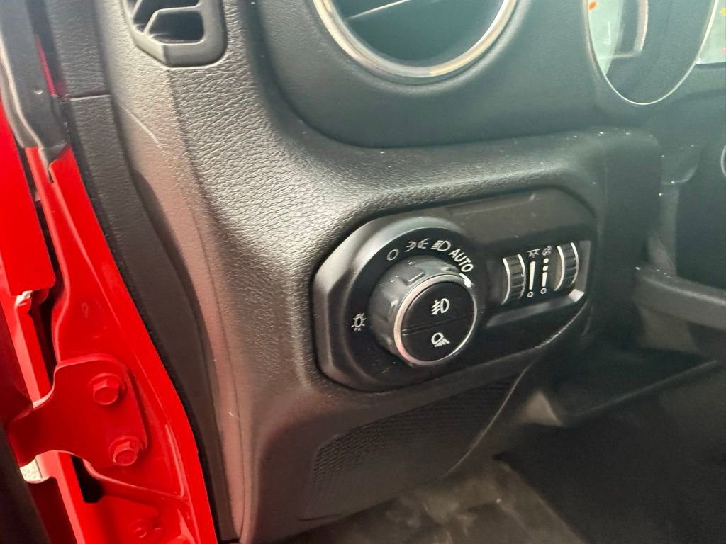 Used 2020 Jeep Gladiator Overland image 14