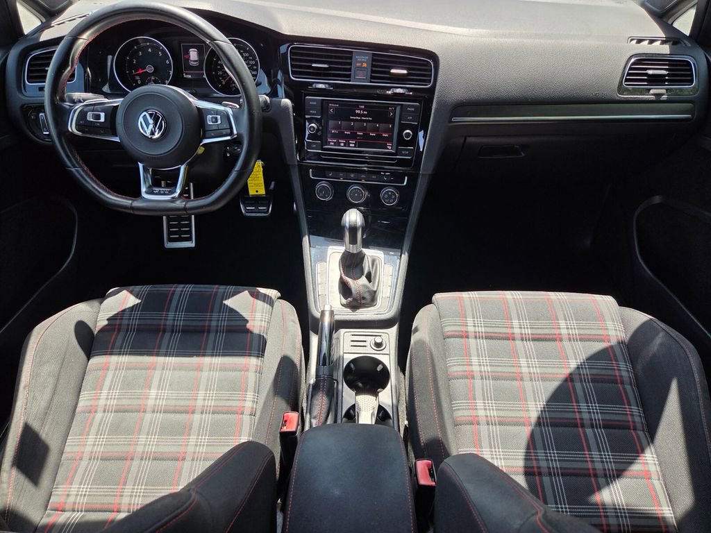 Used 2018 Volkswagen Golf 4-Door image 16
