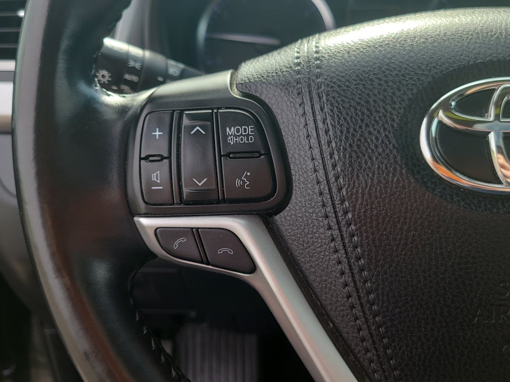 Used 2018 Toyota Highlander Limited AWD/4WD image 32