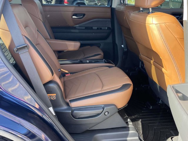 Used 2024 Nissan Pathfinder Platinum FWD image 24