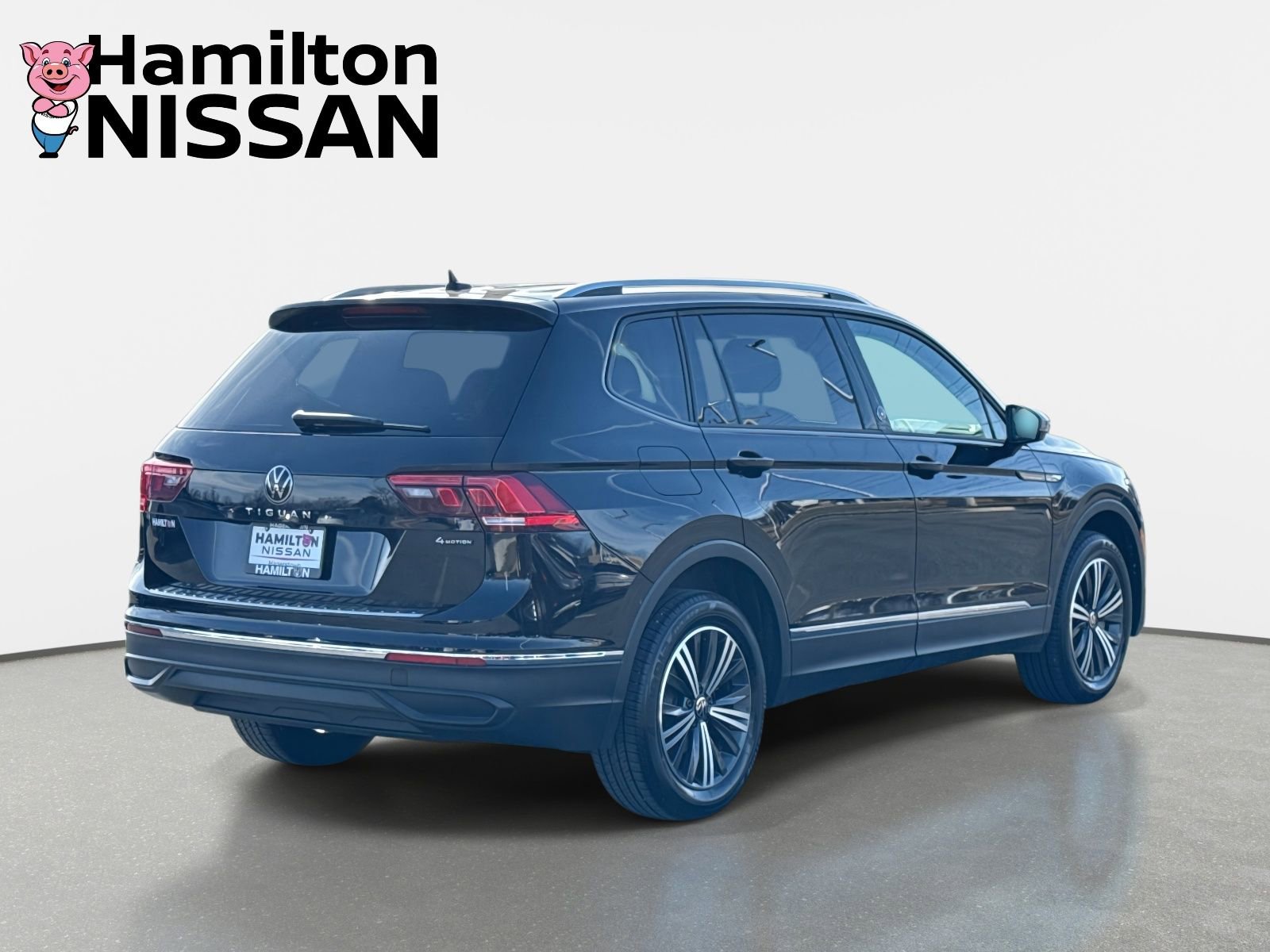 Used 2024 Volkswagen Tiguan SE image 2