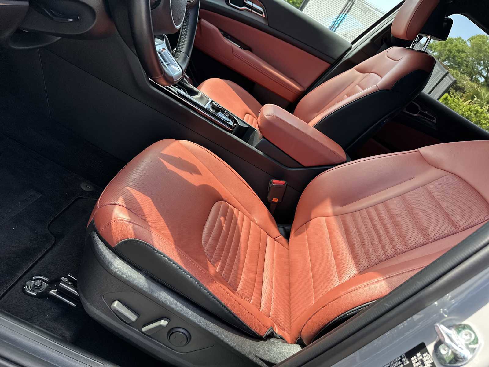 Used 2025 Kia Sportage SX image 9