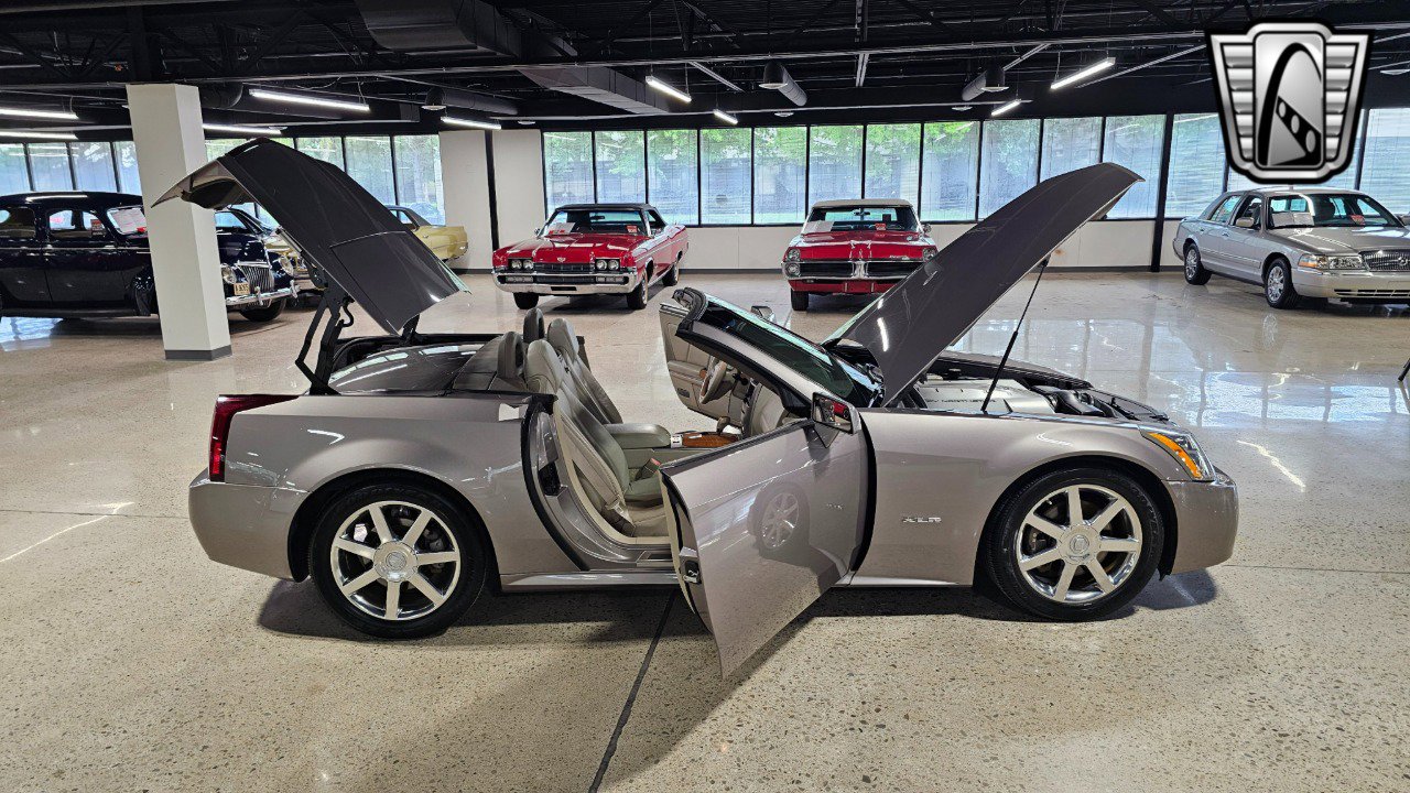 Used 2004 Cadillac XLR image 19