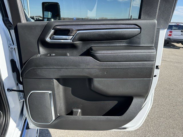 Used 2024 Chevrolet Silverado 2500 LTZ w/ LTZ Convenience Package image 32