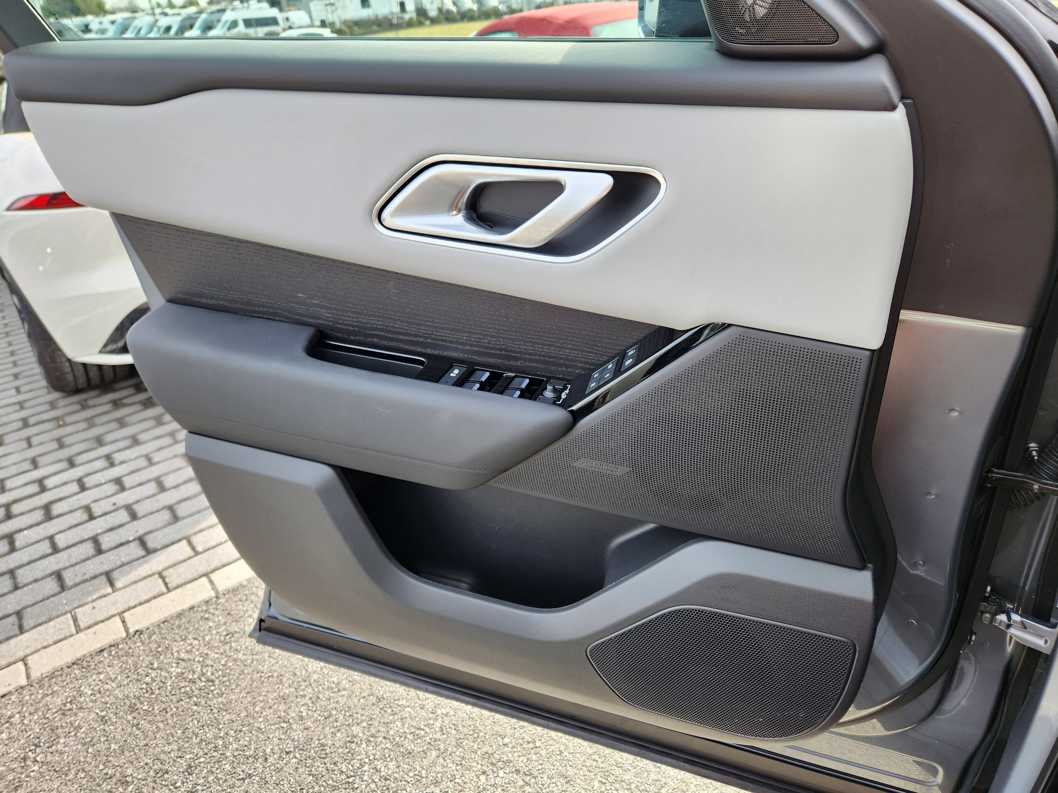 Certified 2026 Land Rover Range Rover Velar Dynamic SE image 24